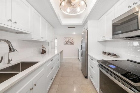 Купить кондоминиум в Сарасота, Флорида 7 комнат, 126.72м2, № 1780594 - фото 16