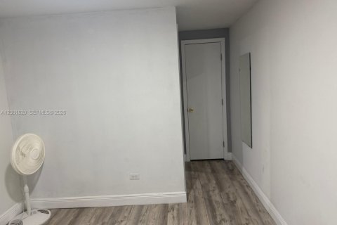 Immobilier commercial à Cutler Bay, Floride 1 chambre, 153.29 m2 № 2341406