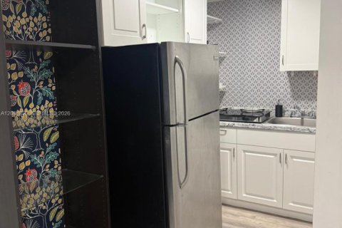 Immobilier commercial à louer à Cutler Bay, Floride: 1 chambre, 153.29 m2 № 2341406 - photo 2