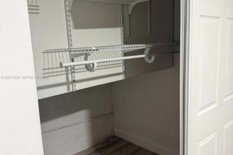 Immobilier commercial à louer à Cutler Bay, Floride: 1 chambre, 153.29 m2 № 2341406 - photo 5