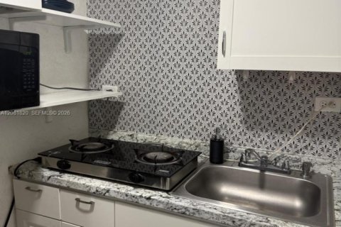 Immobilier commercial à louer à Cutler Bay, Floride: 1 chambre, 153.29 m2 № 2341406 - photo 3