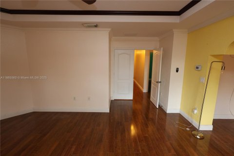 House in Miami Gardens, Florida 6 bedrooms, 313.92 sq.m. № 1894252 - photo 30