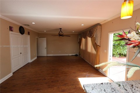 House in Miami Gardens, Florida 6 bedrooms, 313.92 sq.m. № 1894252 - photo 10