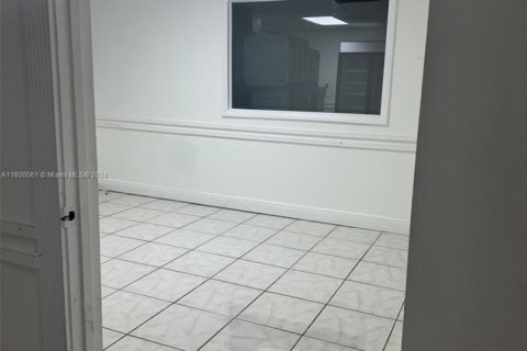 Oficina en alquiler en Miami, Florida № 1226902 - foto 1