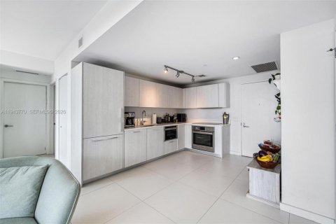 Condo in Miami, Florida, 2 bedrooms  № 2152803 - photo 3