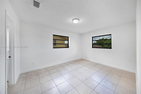 Casa en alquiler en Hialeah, Florida, 1 dormitorio, 55.93 m2 № 2023266 - foto 5