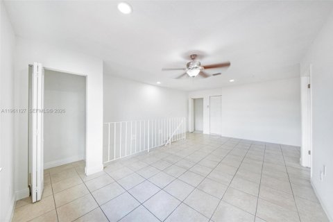 Casa en alquiler en Hialeah, Florida, 1 dormitorio, 55.93 m2 № 2023266 - foto 4
