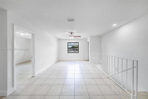 Casa en alquiler en Hialeah, Florida, 1 dormitorio, 55.93 m2 № 2023266 - foto 3