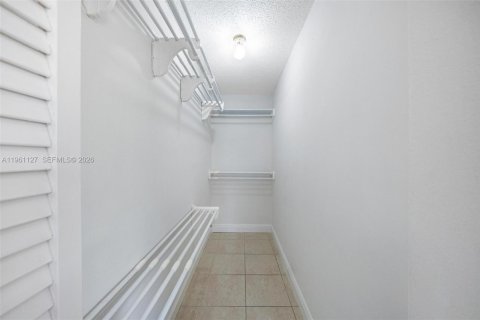 Casa en alquiler en Hialeah, Florida, 1 dormitorio, 55.93 m2 № 2023266 - foto 7