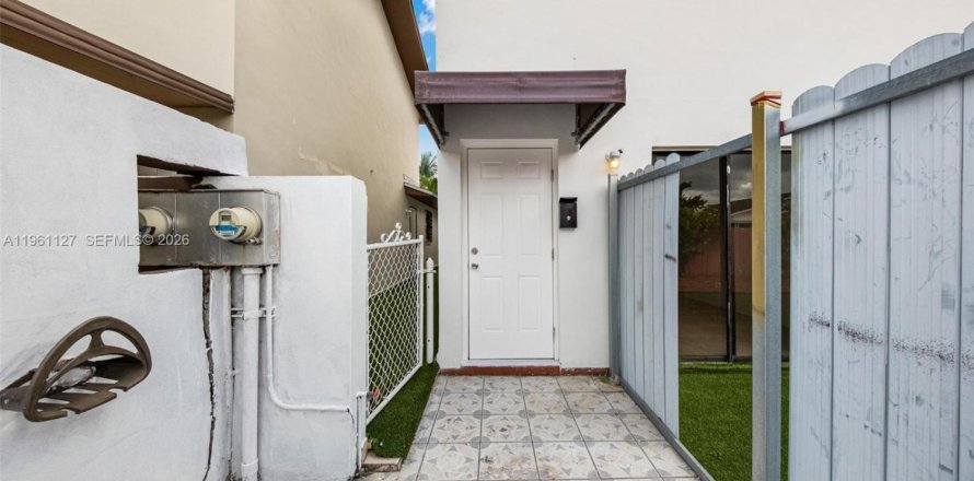 Casa en Hialeah, Florida 1 dormitorio, 55.93 m2 № 2023266