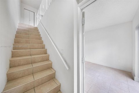 Casa en alquiler en Hialeah, Florida, 1 dormitorio, 55.93 m2 № 2023266 - foto 2