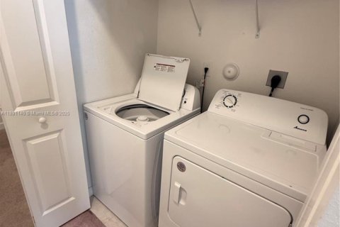 Townhouse in Homestead, Florida 3 bedrooms, 157.47 sq.m. № 1945794 - photo 14