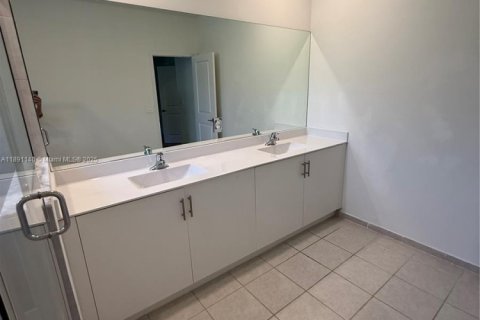 Townhouse in Homestead, Florida 3 bedrooms, 157.47 sq.m. № 1945794 - photo 8