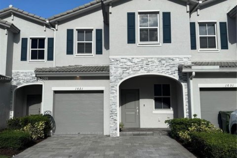 Townhouse in Homestead, Florida 3 bedrooms, 157.47 sq.m. № 1945794 - photo 1