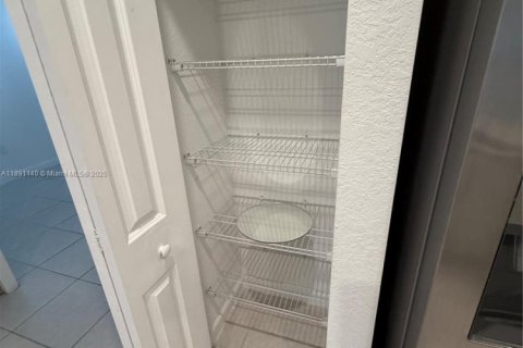 Townhouse in Homestead, Florida 3 bedrooms, 157.47 sq.m. № 1945794 - photo 4