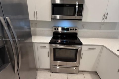 Townhouse in Homestead, Florida 3 bedrooms, 157.47 sq.m. № 1945794 - photo 3