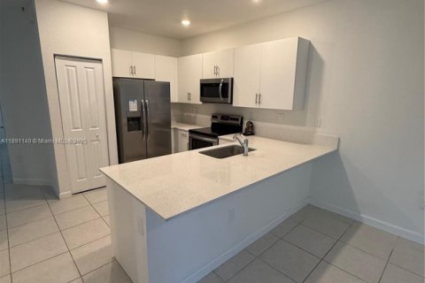 Townhouse in Homestead, Florida 3 bedrooms, 157.47 sq.m. № 1945794 - photo 2