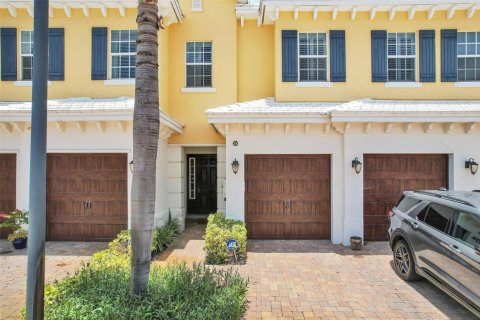 Townhouse in North Palm Beach, Florida 3 bedrooms, 233.09 sq.m. № 2190512