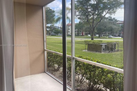 Снять в аренду кондоминиум в Пемброк-Пайнс, Флорида 1 спальня, 78.04м2, № 1986329 - фото 7