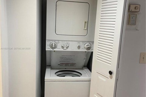 Снять в аренду кондоминиум в Пемброк-Пайнс, Флорида 1 спальня, 78.04м2, № 1986329 - фото 13