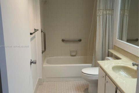 Снять в аренду кондоминиум в Пемброк-Пайнс, Флорида 1 спальня, 78.04м2, № 1986329 - фото 12