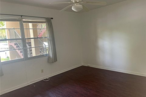 Снять в аренду кондоминиум в Пемброк-Пайнс, Флорида 1 спальня, 78.04м2, № 1986329 - фото 9