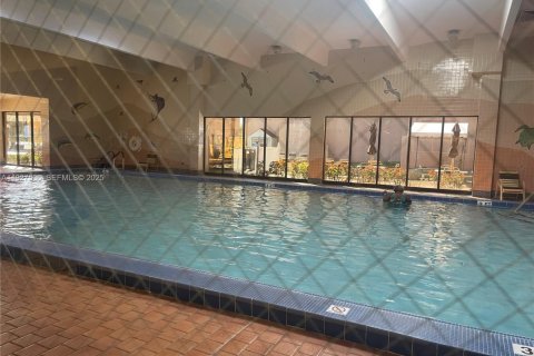 Снять в аренду кондоминиум в Пемброк-Пайнс, Флорида 1 спальня, 78.04м2, № 1986329 - фото 17