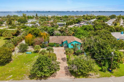 Casa en venta en Jensen Beach, Florida, 4 dormitorios, 254.46 m2 № 2384786 - foto 2