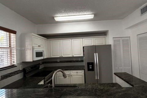 Adosado en venta en Doral, Florida, 2 dormitorios, 110.55 m2 № 2010146 - foto 3