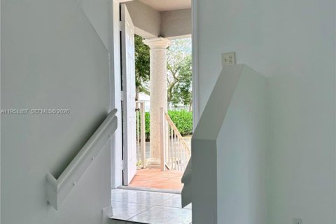 Adosado en venta en Doral, Florida, 2 dormitorios, 110.55 m2 № 2010146 - foto 19