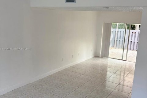 Adosado en venta en Doral, Florida, 2 dormitorios, 110.55 m2 № 2010146 - foto 21
