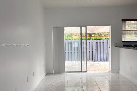 Adosado en venta en Doral, Florida, 2 dormitorios, 110.55 m2 № 2010146 - foto 20