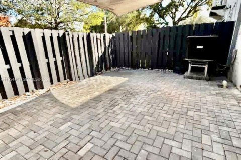 Adosado en venta en Doral, Florida, 2 dormitorios, 110.55 m2 № 2010146 - foto 12