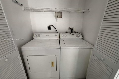 Adosado en venta en Doral, Florida, 2 dormitorios, 110.55 m2 № 2010146 - foto 10