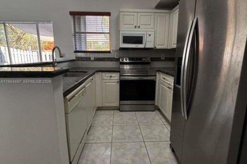 Adosado en venta en Doral, Florida, 2 dormitorios, 110.55 m2 № 2010146 - foto 2