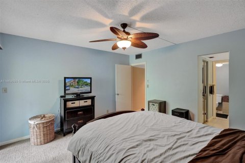 Condo in Coconut Creek, Florida, 2 bedrooms  № 1890313 - photo 17
