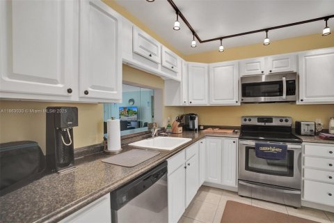 Condo in Coconut Creek, Florida, 2 bedrooms  № 1890313 - photo 3