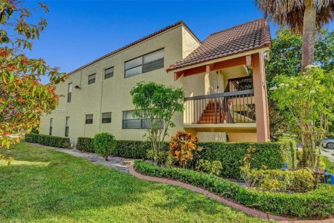 Condo in Coconut Creek, Florida, 2 bedrooms  № 1890313 - photo 1