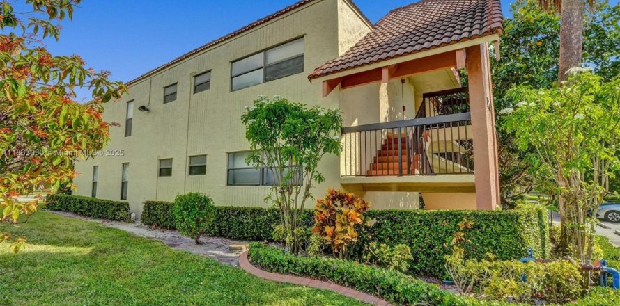 Condo in Coconut Creek, Florida, 2 bedrooms № 1890313