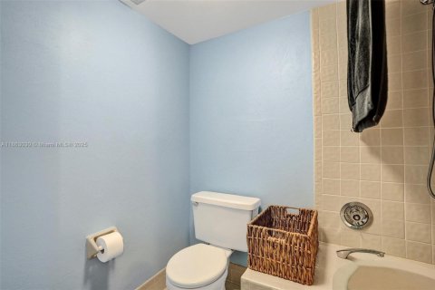 Condo in Coconut Creek, Florida, 2 bedrooms  № 1890313 - photo 21