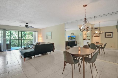 Condo in Coconut Creek, Florida, 2 bedrooms  № 1890313 - photo 26