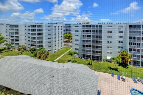 Copropriété à vendre à Hallandale Beach, Floride: 2 chambres, 101.45 m2 № 2276165 - photo 6