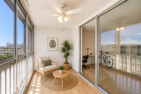 Copropriété à vendre à Hallandale Beach, Floride: 2 chambres, 101.45 m2 № 2276165 - photo 8