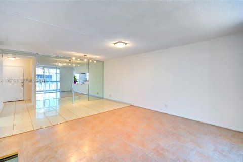 Copropriété à vendre à Hallandale Beach, Floride: 2 chambres, 101.45 m2 № 2276165 - photo 23