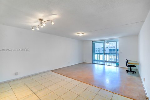Copropriété à vendre à Hallandale Beach, Floride: 2 chambres, 101.45 m2 № 2276165 - photo 21
