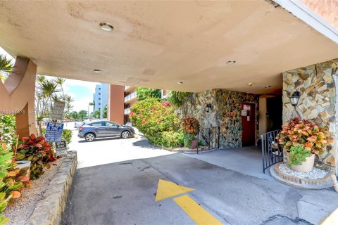 Copropriété à vendre à Hallandale Beach, Floride: 2 chambres, 101.45 m2 № 2276165 - photo 3