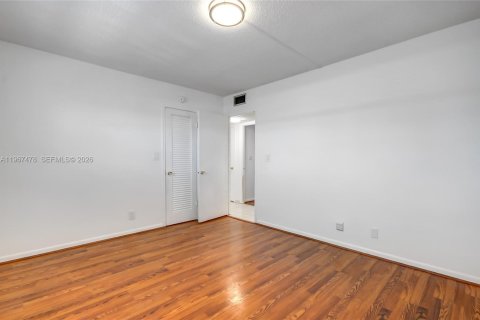 Copropriété à vendre à Hallandale Beach, Floride: 2 chambres, 101.45 m2 № 2276165 - photo 16