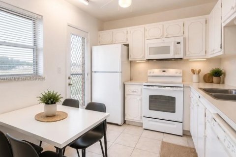 Copropriété à vendre à Hallandale Beach, Floride: 2 chambres, 101.45 m2 № 2276165 - photo 10