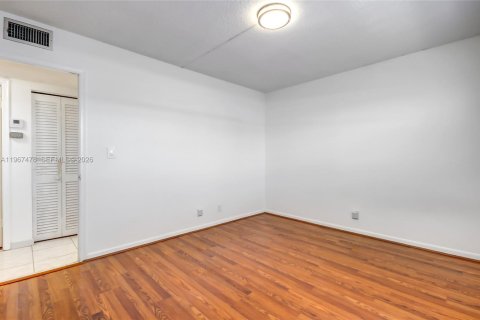 Copropriété à vendre à Hallandale Beach, Floride: 2 chambres, 101.45 m2 № 2276165 - photo 17