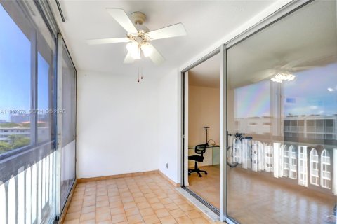 Copropriété à vendre à Hallandale Beach, Floride: 2 chambres, 101.45 m2 № 2276165 - photo 26